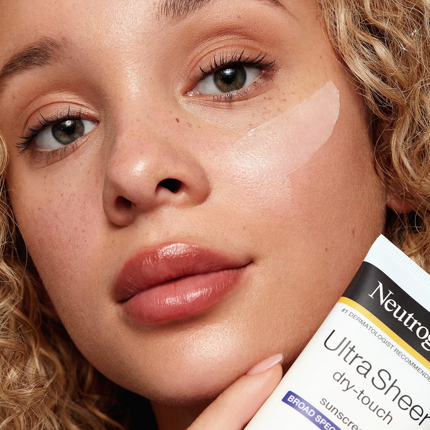 Neutrogena Ultra Sheer Dry-Touch Water Resistant and Non-Greasy Sunscreen Lotion with Broad Spectrum SPF 70, 3 Fl Oz (Pack of 1) - 24hrsmart