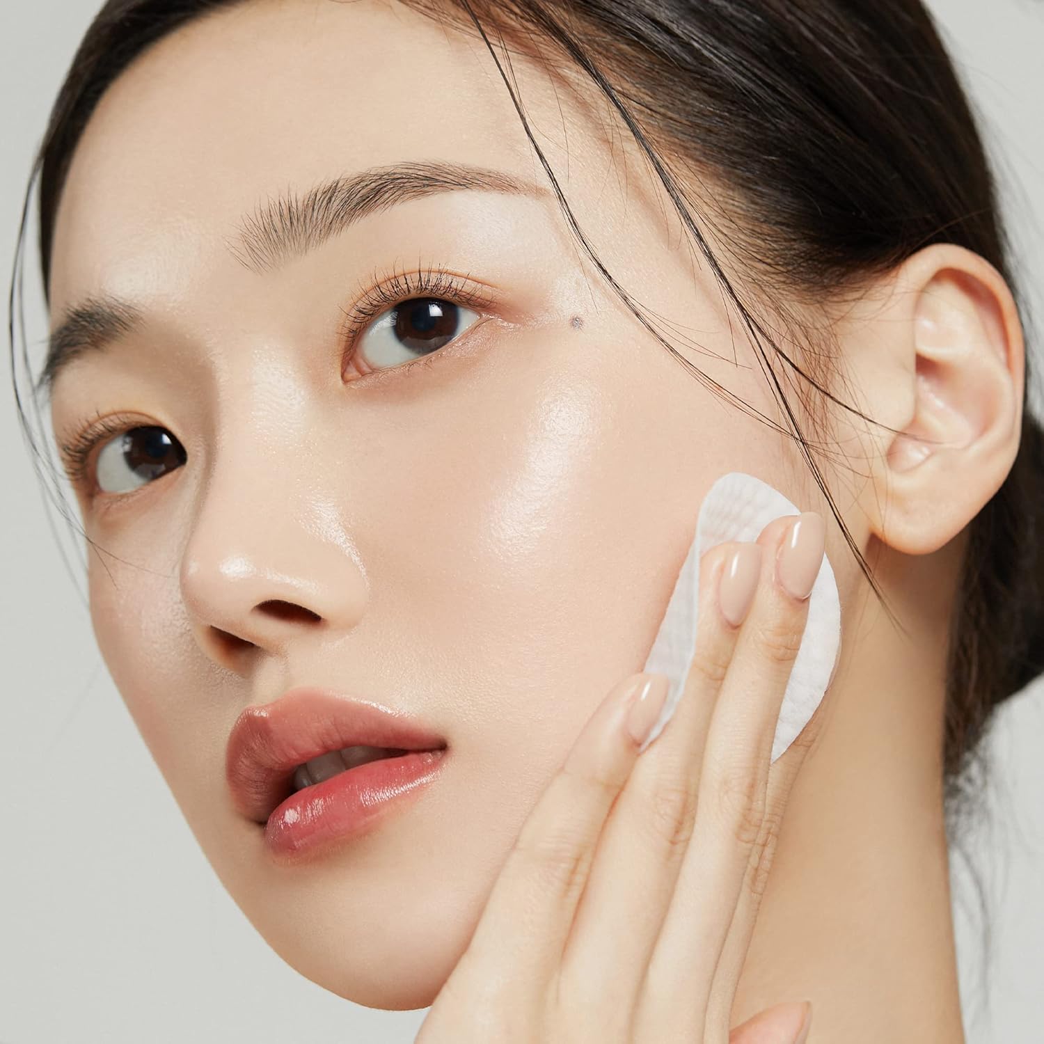 Medicube Zero Pore Pads 2.0 – Dual - Textured Exfoliating Toner Pads with 4.5% AHA & 0.45% BHA – 70 Pads - 24hrsmart