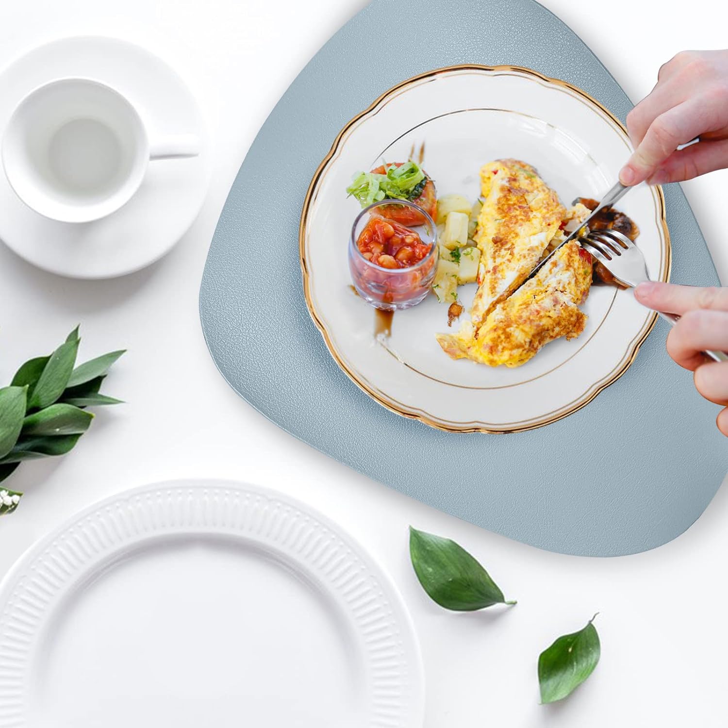 Herda Faux Leather Round Placemats Set of 4 Wipeable Washable Heat Resist Table Mats 24Hr Smart