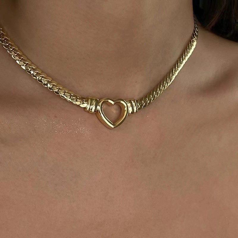 New trend titanium steel Cuban chain heart necklace 18K gold-plated hollow flat snake chain love pendant necklace women