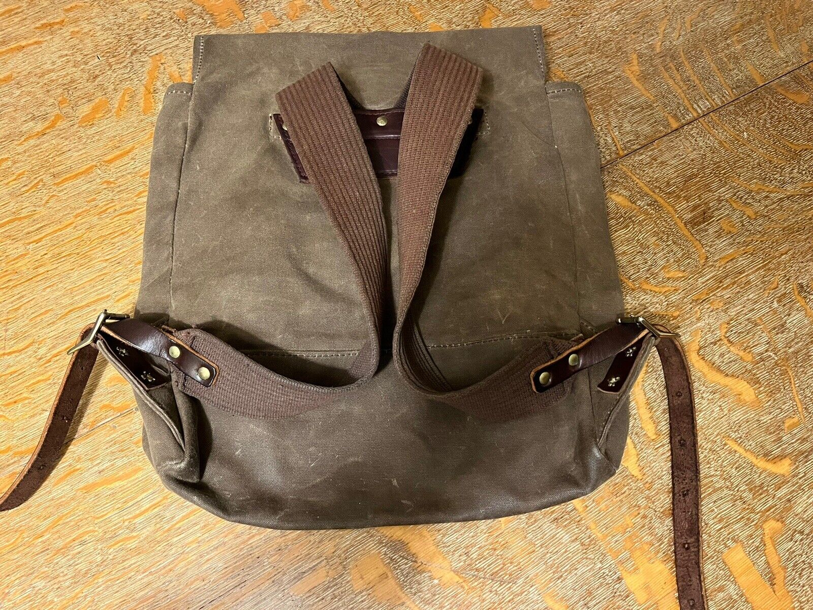 FROST RIVER waxed canvas backpack bag - Original Model 24Hr Smart